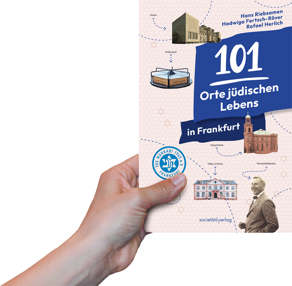 Foto: Eine Hand hält das Buch "101 Orte jüdischen Lebens in Frankfurt" hoch
